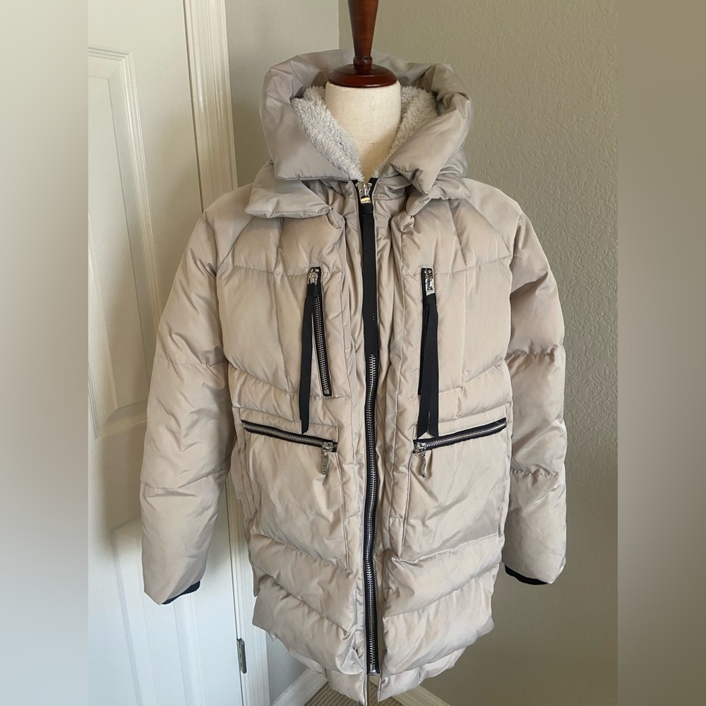 Orolay Thickened Down Jacket. Size Small